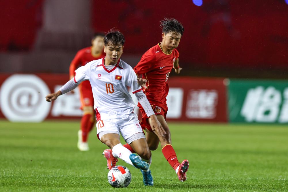 为欧洲杯预热，半决赛及决赛举办场地温布利球场进行无人机表演